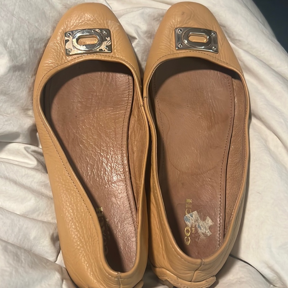 COACH tan calf skin Leather Flats
